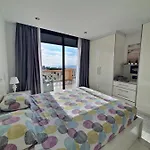 Апартаменты Sea View In Paradise Court Адехе