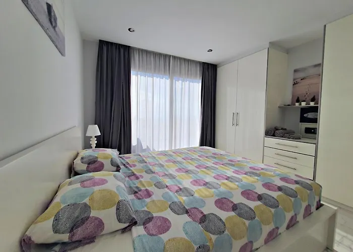 Lägenhet Sea View In Paradise Court *